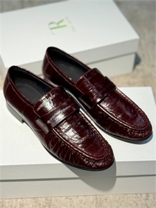 {{productViewItem.photos[photoViewList.activeNavIndex].Alt || productViewItem.photos[photoViewList.activeNavIndex].Description || 'Лоферы THE ROW'}}