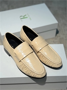 {{productViewItem.photos[photoViewList.activeNavIndex].Alt || productViewItem.photos[photoViewList.activeNavIndex].Description || 'Лоферы THE ROW'}}