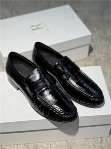{{productViewItem.photos[photoViewList.activeNavIndex].Alt || productViewItem.photos[photoViewList.activeNavIndex].Description || 'Лоферы THE ROW'}}