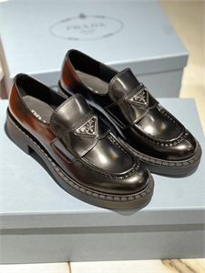 {{productViewItem.photos[photoViewList.activeNavIndex].Alt || productViewItem.photos[photoViewList.activeNavIndex].Description || 'Лоферы PRADA'}}