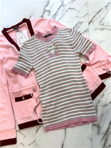{{productViewItem.photos[photoViewList.activeNavIndex].Alt || productViewItem.photos[photoViewList.activeNavIndex].Description || 'Кофта CHANEL'}}
