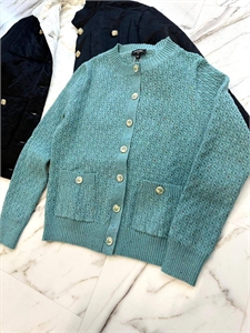{{productViewItem.photos[photoViewList.activeNavIndex].Alt || productViewItem.photos[photoViewList.activeNavIndex].Description || 'Кардиган CHANEL'}}