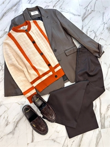 {{productViewItem.photos[photoViewList.activeNavIndex].Alt || productViewItem.photos[photoViewList.activeNavIndex].Description || 'Брюки Schiaparelli'}}