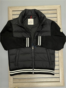 {{productViewItem.photos[photoViewList.activeNavIndex].Alt || productViewItem.photos[photoViewList.activeNavIndex].Description || 'Куртка MONCLER'}}