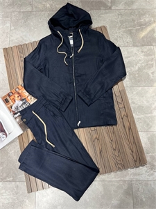 {{productViewItem.photos[photoViewList.activeNavIndex].Alt || productViewItem.photos[photoViewList.activeNavIndex].Description || 'Костюм ELEVENTY (хлопок)'}}