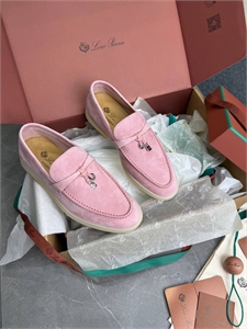 {{productViewItem.photos[photoViewList.activeNavIndex].Alt || productViewItem.photos[photoViewList.activeNavIndex].Description || 'Лоферы LORO PIANA'}}