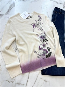 {{productViewItem.photos[photoViewList.activeNavIndex].Alt || productViewItem.photos[photoViewList.activeNavIndex].Description || 'Свитер DIOR'}}
