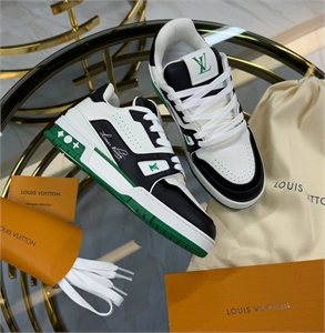{{productViewItem.photos[photoViewList.activeNavIndex].Alt || productViewItem.photos[photoViewList.activeNavIndex].Description || 'Кроссовки LOUIS VUITTON'}}