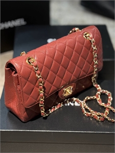 {{productViewItem.photos[photoViewList.activeNavIndex].Alt || productViewItem.photos[photoViewList.activeNavIndex].Description || 'Сумка CHANEL'}}