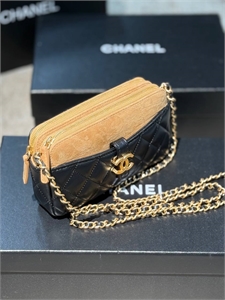 {{productViewItem.photos[photoViewList.activeNavIndex].Alt || productViewItem.photos[photoViewList.activeNavIndex].Description || 'Сумка CHANEL'}}