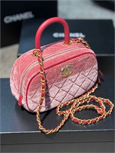 {{productViewItem.photos[photoViewList.activeNavIndex].Alt || productViewItem.photos[photoViewList.activeNavIndex].Description || 'Сумка CHANEL'}}