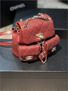 {{productViewItem.photos[photoViewList.activeNavIndex].Alt || productViewItem.photos[photoViewList.activeNavIndex].Description || 'Рюкзак CHANEL'}}