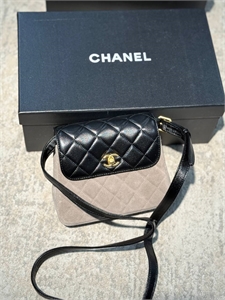 {{productViewItem.photos[photoViewList.activeNavIndex].Alt || productViewItem.photos[photoViewList.activeNavIndex].Description || 'Сумка CHANEL'}}