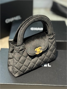 {{productViewItem.photos[photoViewList.activeNavIndex].Alt || productViewItem.photos[photoViewList.activeNavIndex].Description || 'Сумка CHANEL'}}