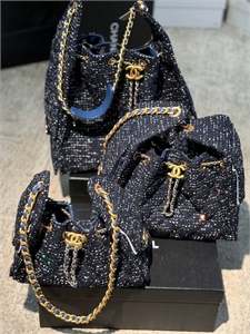 {{productViewItem.photos[photoViewList.activeNavIndex].Alt || productViewItem.photos[photoViewList.activeNavIndex].Description || 'Сумка CHANEL Маленькая'}}