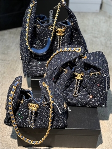 {{productViewItem.photos[photoViewList.activeNavIndex].Alt || productViewItem.photos[photoViewList.activeNavIndex].Description || 'Сумка CHANEL Средняя'}}