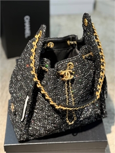 {{productViewItem.photos[photoViewList.activeNavIndex].Alt || productViewItem.photos[photoViewList.activeNavIndex].Description || 'Сумка CHANEL Большая'}}