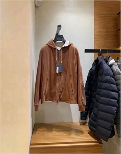 {{productViewItem.photos[photoViewList.activeNavIndex].Alt || productViewItem.photos[photoViewList.activeNavIndex].Description || 'Замшевая куртка ZEGNA'}}