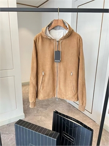 {{productViewItem.photos[photoViewList.activeNavIndex].Alt || productViewItem.photos[photoViewList.activeNavIndex].Description || 'Замшевая куртка ZEGNA'}}