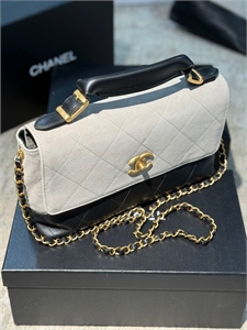 {{productViewItem.photos[photoViewList.activeNavIndex].Alt || productViewItem.photos[photoViewList.activeNavIndex].Description || 'Сумка CHANEL'}}