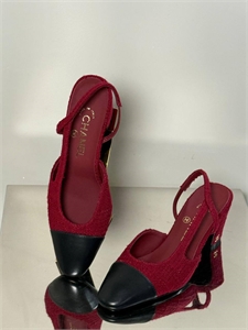 {{productViewItem.photos[photoViewList.activeNavIndex].Alt || productViewItem.photos[photoViewList.activeNavIndex].Description || 'Туфли CHANEL'}}
