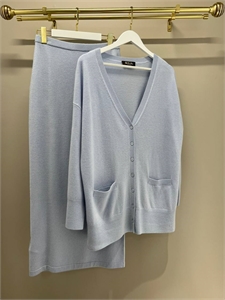 {{productViewItem.photos[photoViewList.activeNavIndex].Alt || productViewItem.photos[photoViewList.activeNavIndex].Description || 'Костюм LORO PIANA'}}