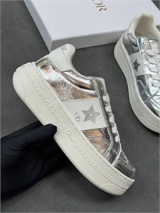 {{productViewItem.photos[photoViewList.activeNavIndex].Alt || productViewItem.photos[photoViewList.activeNavIndex].Description || 'Кроссовки DIOR'}}