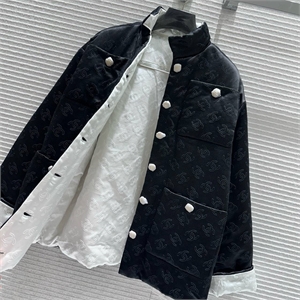 {{productViewItem.photos[photoViewList.activeNavIndex].Alt || productViewItem.photos[photoViewList.activeNavIndex].Description || 'Куртка CHANEL Двусторонняя'}}