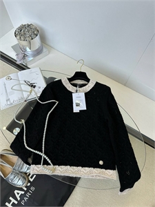 {{productViewItem.photos[photoViewList.activeNavIndex].Alt || productViewItem.photos[photoViewList.activeNavIndex].Description || 'Кофта CHANEL'}}