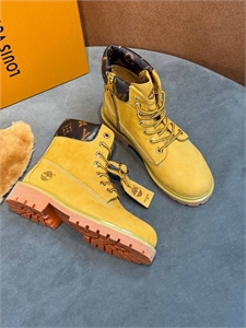 {{productViewItem.photos[photoViewList.activeNavIndex].Alt || productViewItem.photos[photoViewList.activeNavIndex].Description || 'Ботинки LOUIS VUITTON'}}