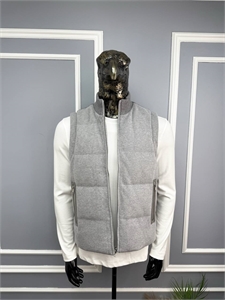 {{productViewItem.photos[photoViewList.activeNavIndex].Alt || productViewItem.photos[photoViewList.activeNavIndex].Description || 'Жилет PRADA'}}