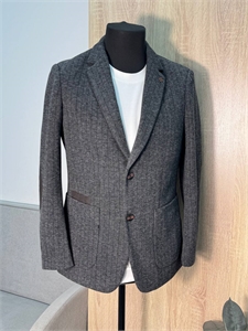 {{productViewItem.photos[photoViewList.activeNavIndex].Alt || productViewItem.photos[photoViewList.activeNavIndex].Description || 'Пиджак  ZEGNA'}}