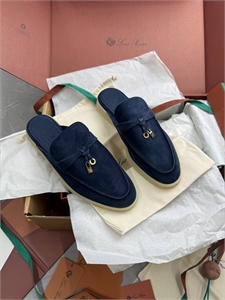 {{productViewItem.photos[photoViewList.activeNavIndex].Alt || productViewItem.photos[photoViewList.activeNavIndex].Description || 'Мюли LORO PIANA'}}