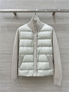 {{productViewItem.photos[photoViewList.activeNavIndex].Alt || productViewItem.photos[photoViewList.activeNavIndex].Description || 'Куртка LORO PIANA'}}