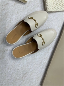 {{productViewItem.photos[photoViewList.activeNavIndex].Alt || productViewItem.photos[photoViewList.activeNavIndex].Description || 'Мюли GUCCI'}}