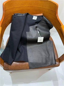 {{productViewItem.photos[photoViewList.activeNavIndex].Alt || productViewItem.photos[photoViewList.activeNavIndex].Description || 'Жилет HERMES'}}