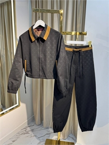 {{productViewItem.photos[photoViewList.activeNavIndex].Alt || productViewItem.photos[photoViewList.activeNavIndex].Description || 'Костюм GUCCI'}}