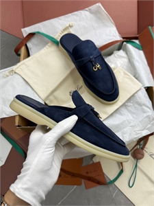 {{productViewItem.photos[photoViewList.activeNavIndex].Alt || productViewItem.photos[photoViewList.activeNavIndex].Description || 'Мюли LORO PIANA'}}