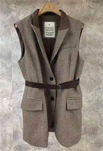 {{productViewItem.photos[photoViewList.activeNavIndex].Alt || productViewItem.photos[photoViewList.activeNavIndex].Description || 'Жилет BRUNELLO CUCINELLI'}}