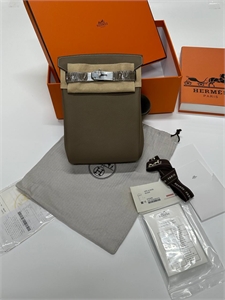 {{productViewItem.photos[photoViewList.activeNavIndex].Alt || productViewItem.photos[photoViewList.activeNavIndex].Description || 'Сумка  HERMES'}}