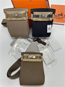 {{productViewItem.photos[photoViewList.activeNavIndex].Alt || productViewItem.photos[photoViewList.activeNavIndex].Description || 'Сумка  HERMES'}}