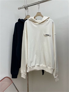 {{productViewItem.photos[photoViewList.activeNavIndex].Alt || productViewItem.photos[photoViewList.activeNavIndex].Description || 'Худи JACQUEMUS'}}