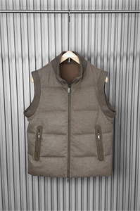 {{productViewItem.photos[photoViewList.activeNavIndex].Alt || productViewItem.photos[photoViewList.activeNavIndex].Description || 'Жилет ZEGNA'}}