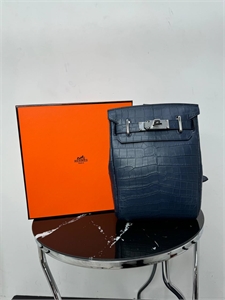 {{productViewItem.photos[photoViewList.activeNavIndex].Alt || productViewItem.photos[photoViewList.activeNavIndex].Description || 'Сумка HERMES из кожи крокодила'}}