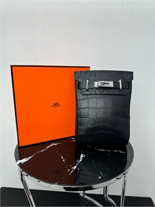 {{productViewItem.photos[photoViewList.activeNavIndex].Alt || productViewItem.photos[photoViewList.activeNavIndex].Description || 'Сумка HERMES из кожи крокодила'}}