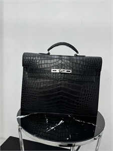 {{productViewItem.photos[photoViewList.activeNavIndex].Alt || productViewItem.photos[photoViewList.activeNavIndex].Description || 'Портфель HERMES из кожи крокодила'}}