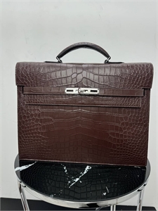 {{productViewItem.photos[photoViewList.activeNavIndex].Alt || productViewItem.photos[photoViewList.activeNavIndex].Description || 'Портфель HERMES из кожи крокодила'}}