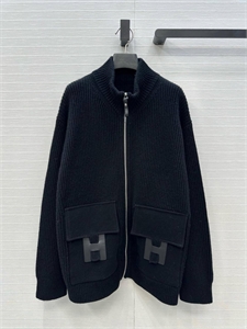 {{productViewItem.photos[photoViewList.activeNavIndex].Alt || productViewItem.photos[photoViewList.activeNavIndex].Description || 'Кардиган HERMES'}}