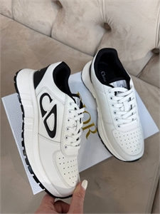 {{productViewItem.photos[photoViewList.activeNavIndex].Alt || productViewItem.photos[photoViewList.activeNavIndex].Description || 'Кроссовки DIOR'}}