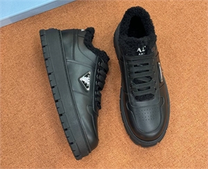 {{productViewItem.photos[photoViewList.activeNavIndex].Alt || productViewItem.photos[photoViewList.activeNavIndex].Description || 'Кроссовки PRADA'}}